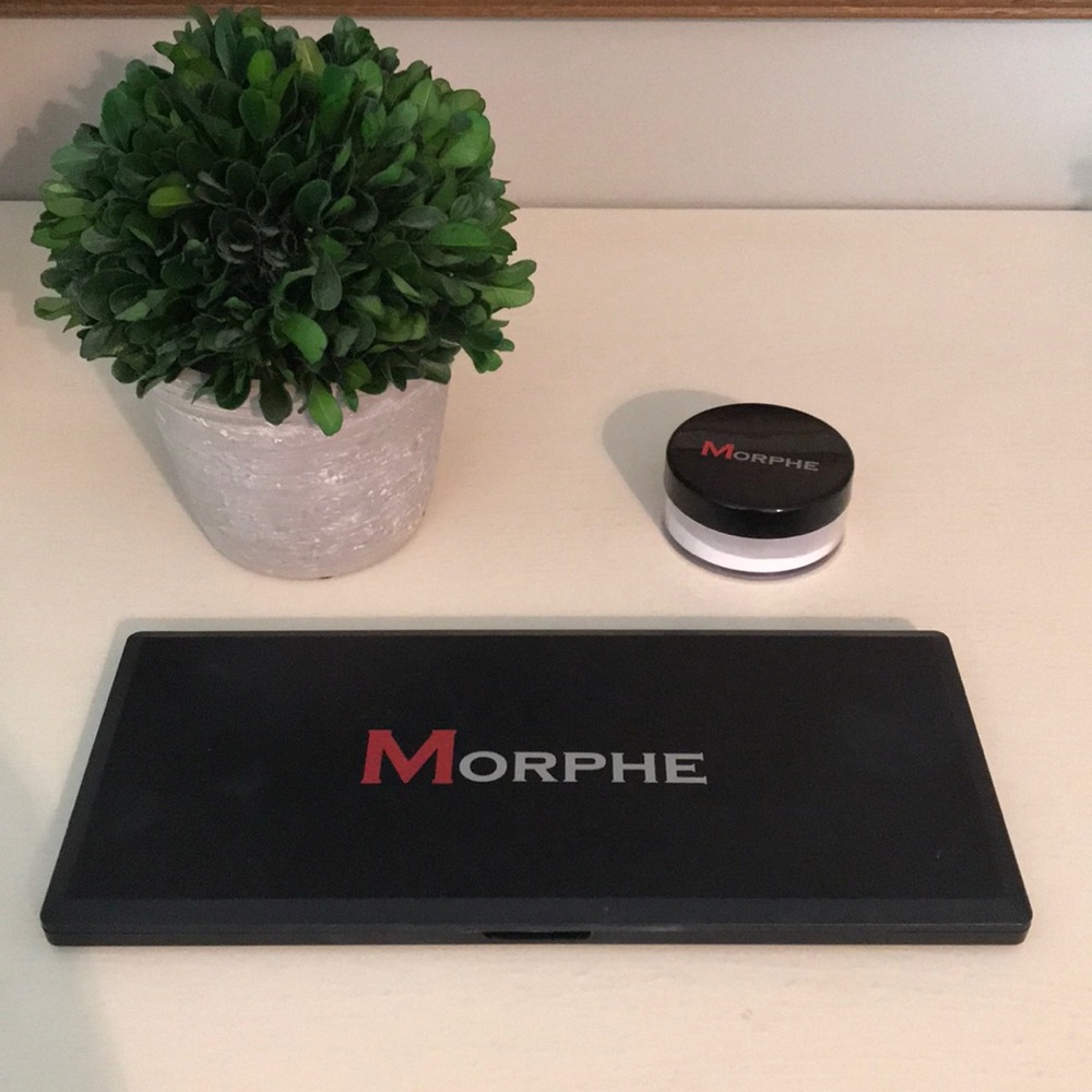 Morphe creme contour and setting powder.